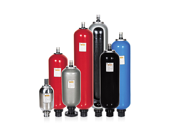 皮囊式蓄能器有什么操作安全注意？