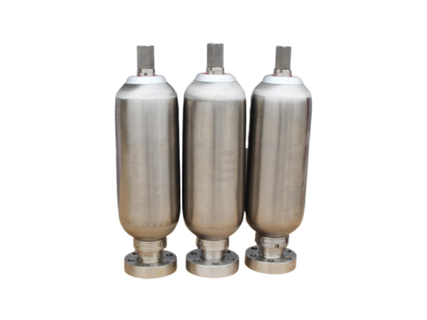帶你了解清楚不銹鋼蓄能器充氮工具在充氣時(shí)注意哪些？